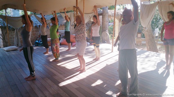TheFeel ZenmaX energizing qigong intermezzo at Afkes magic Yoga retreat 4