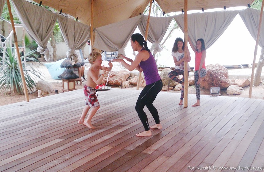 TheFeel ZenmaX playful martial intermezzo's for parents and kids during a Yoga retreat