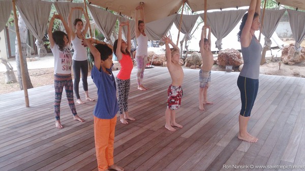 Zenmax energizing baduanjin qigong intermezzos at Afkes magic parents and kids yoga retreat Ibiza