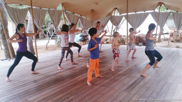 Zenmax energizing baduanjin qigong intermezzos at Afkes magic parents and kids yoga retreat Ibiza 2