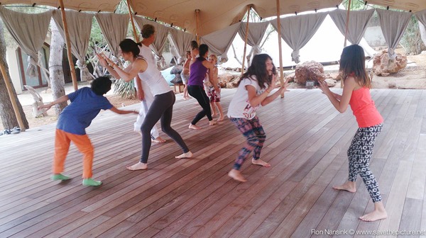 Zenmax energizing intermezzos at Afkes magic parents and kids yoga retreat Ibiza 2
