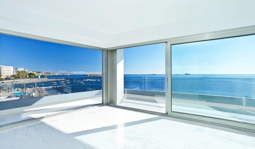 Glass windows, asking and giving Ibiza, TheFeel’s holistic vitality program.
