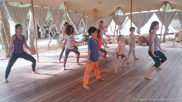 Zenmax energizing baduanjin qigong intermezzos at Afkes magic parents and kids yoga retreat Ibiza 4