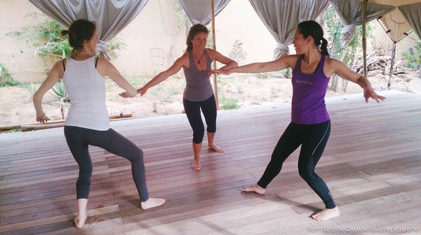 Zenmax energizing intermezzos two circle exercise at Afkes magic parents and kids yoga retreat Ibiza
